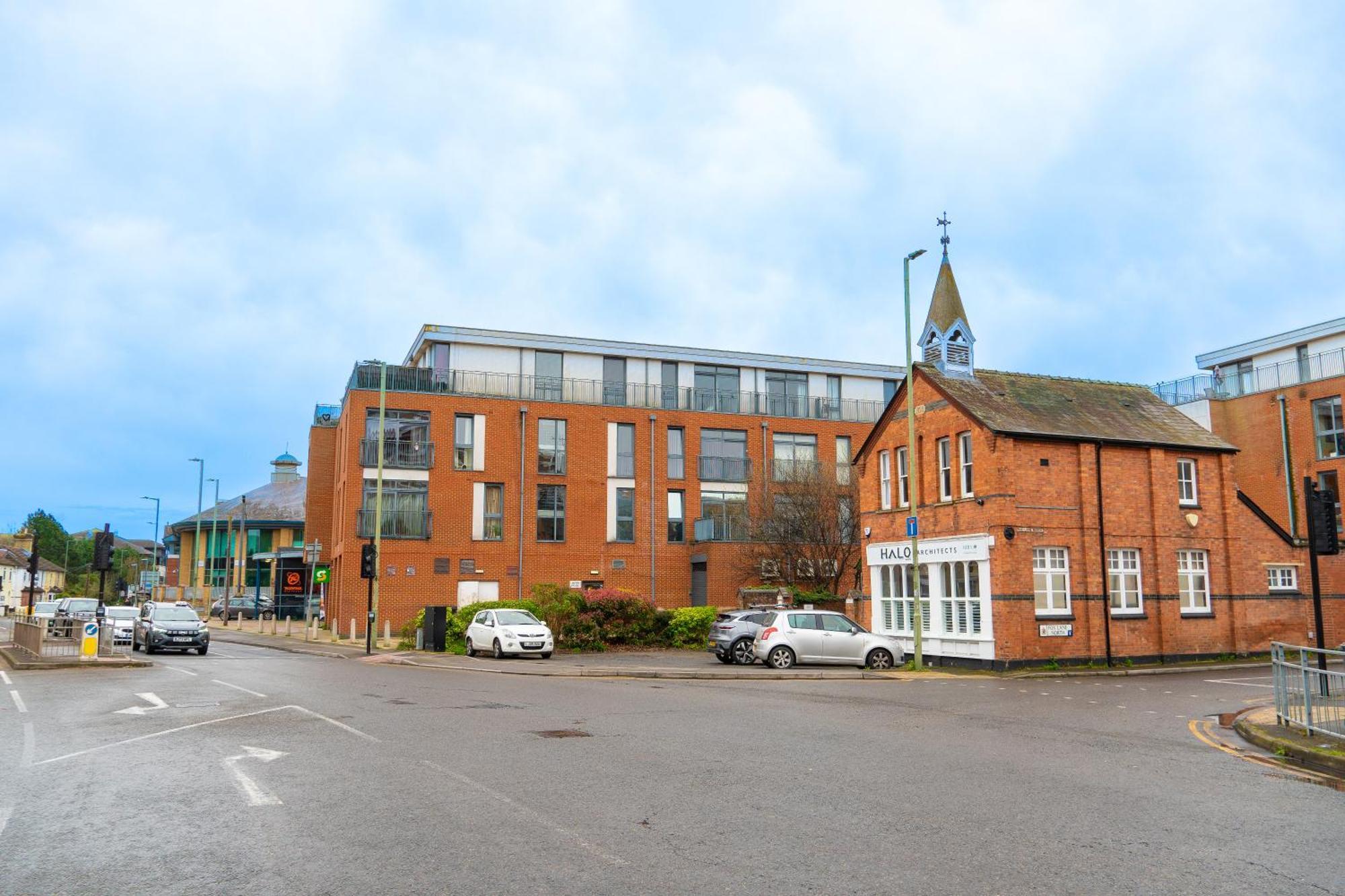 The Regency Suite - Modern 2-Bed 1-Bath Apartment Chertsey Exterior foto