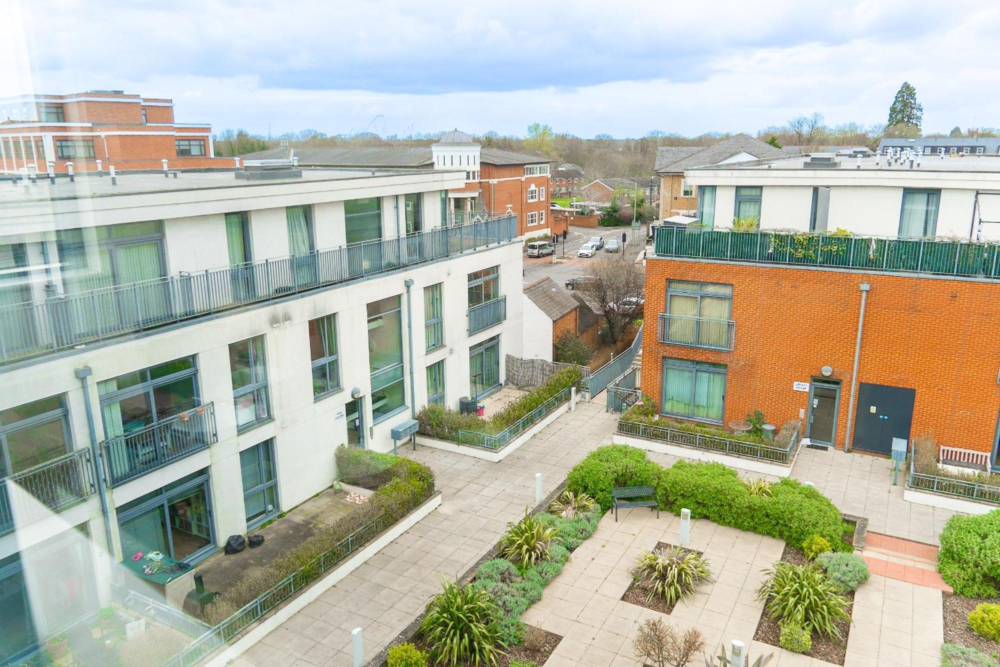 The Regency Suite - Modern 2-Bed 1-Bath Apartment Chertsey Exterior foto