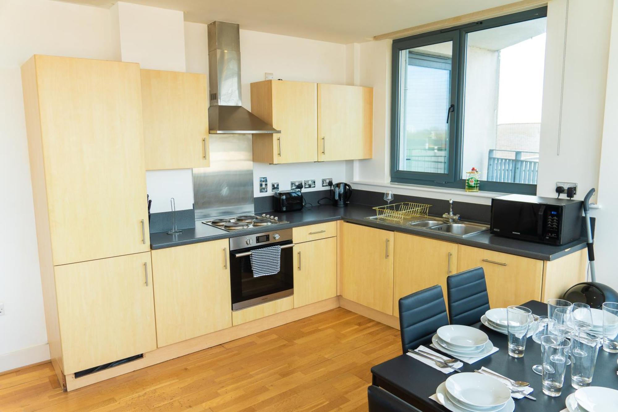 The Regency Suite - Modern 2-Bed 1-Bath Apartment Chertsey Exterior foto