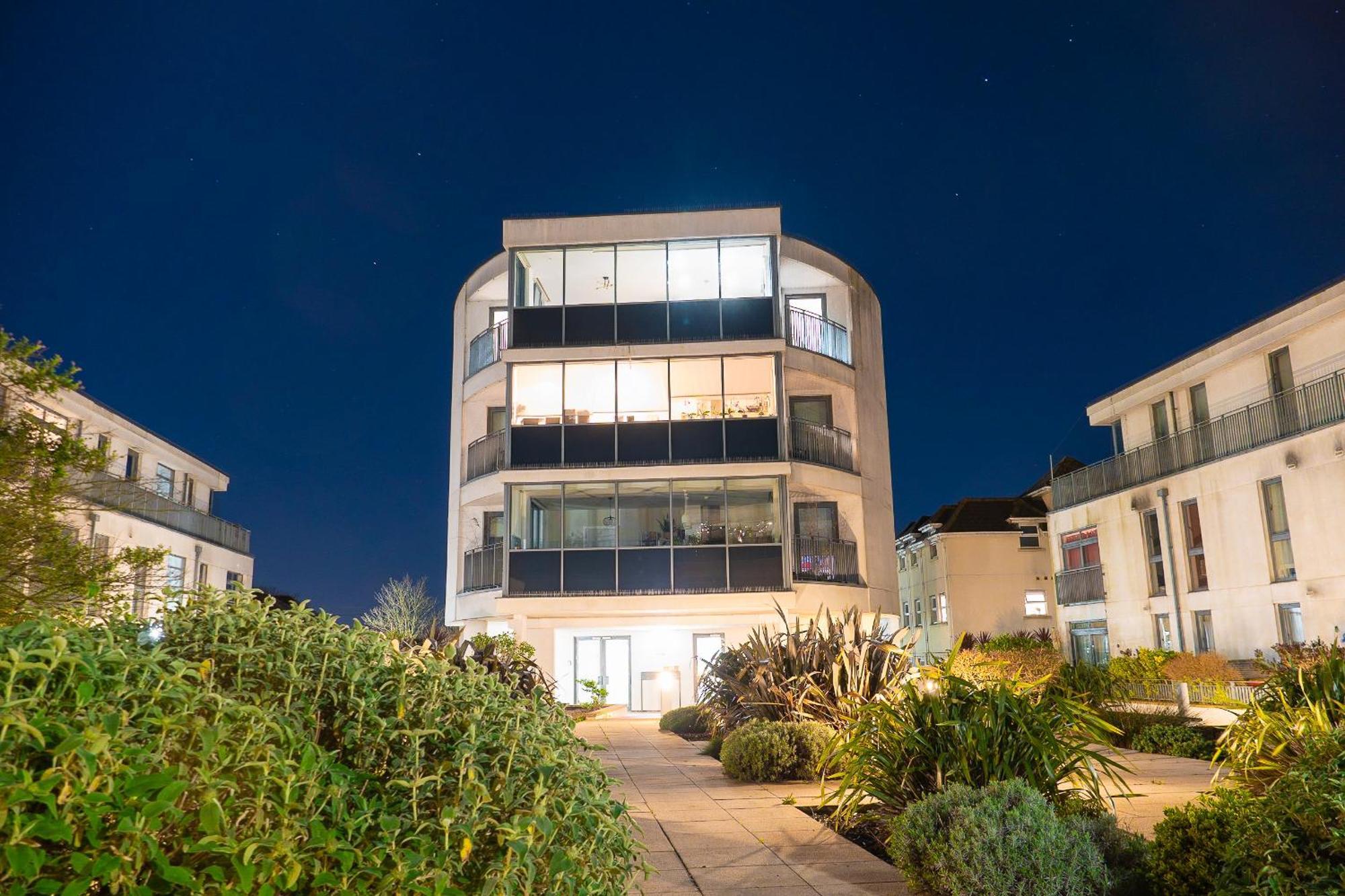 The Regency Suite - Modern 2-Bed 1-Bath Apartment Chertsey Exterior foto