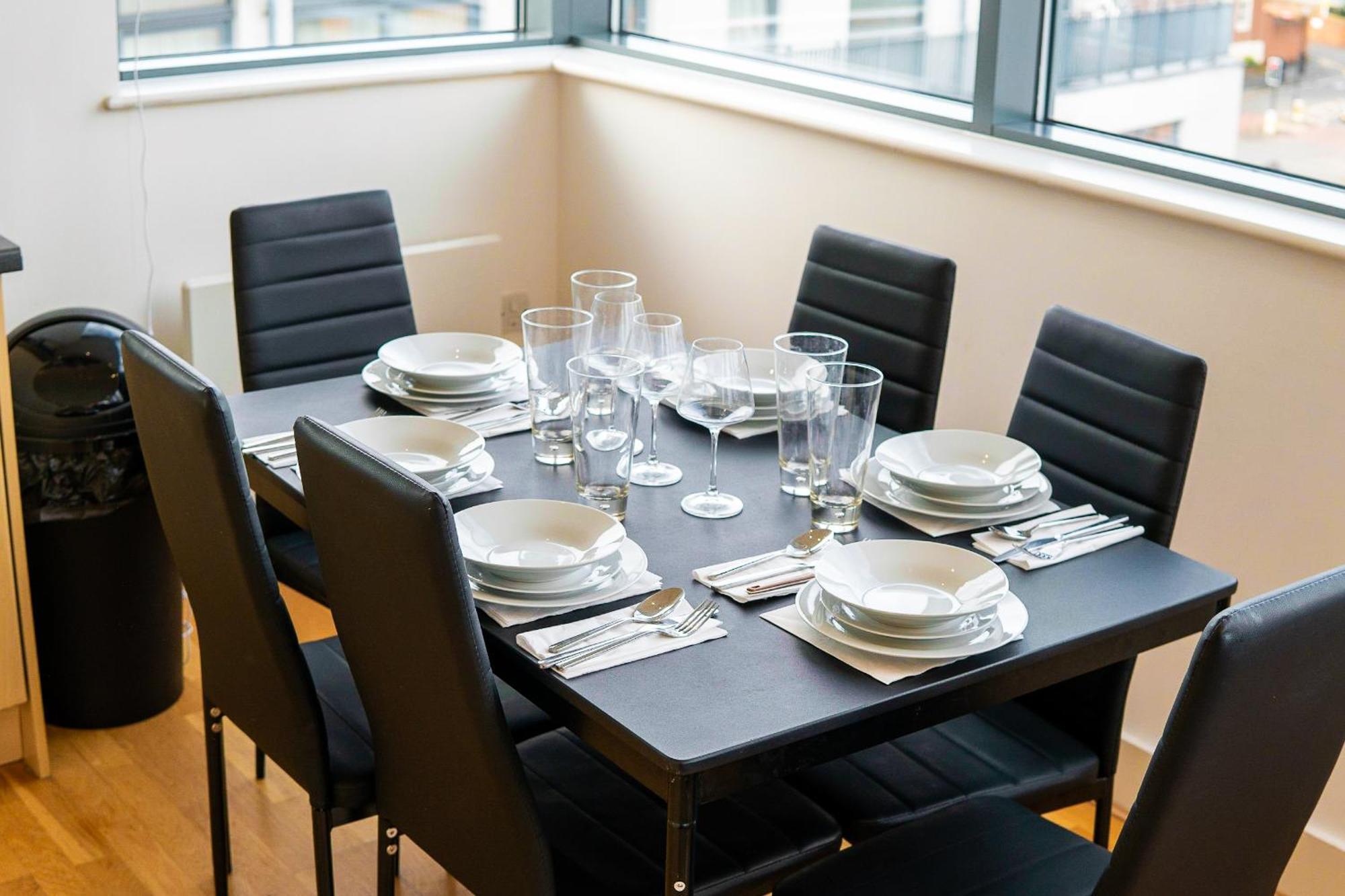 The Regency Suite - Modern 2-Bed 1-Bath Apartment Chertsey Exterior foto