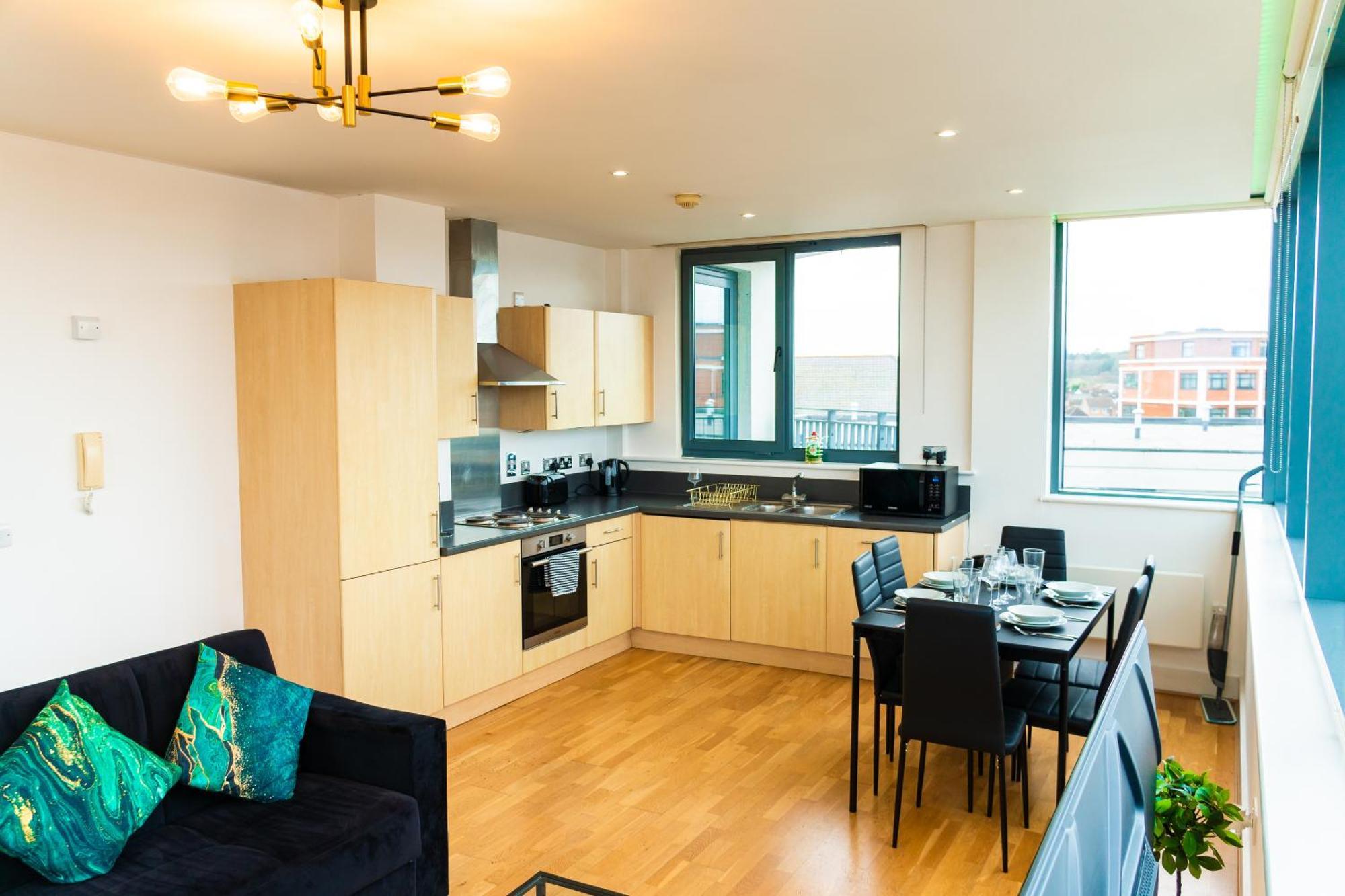 The Regency Suite - Modern 2-Bed 1-Bath Apartment Chertsey Exterior foto